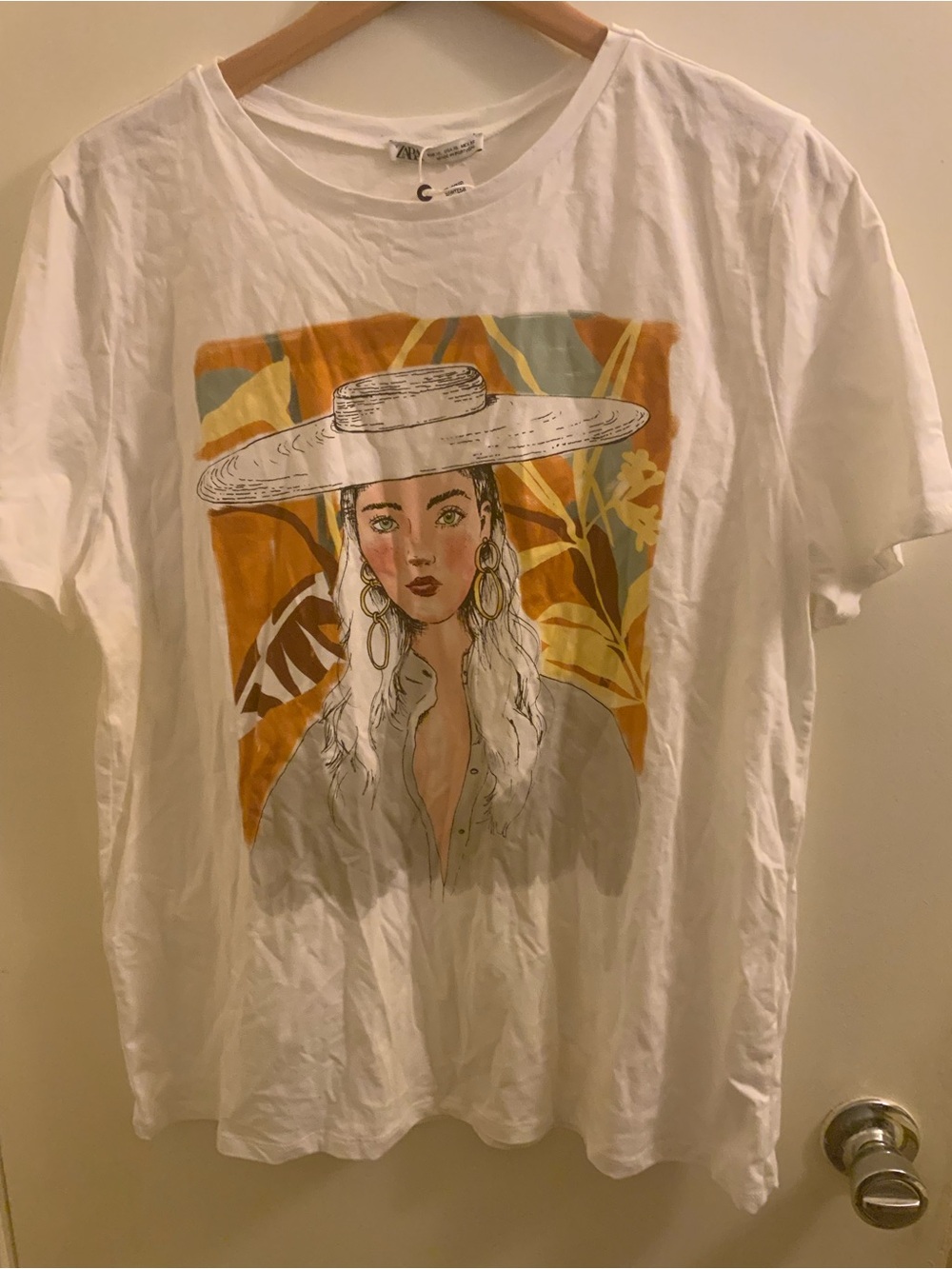 Zara White Short-Sleeve Tee with Illustrated Woman and Straw Hat